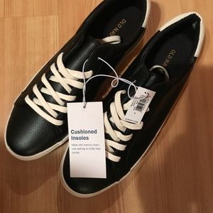 Old Navy vegan leather shoes size 8. NWT